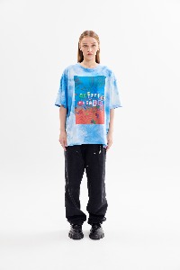 TIE DYE GRAPHIC EMBROIDERY T-SHIRT CLOUDY BLUE